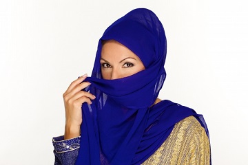ヒジャブを纏う女性